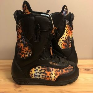 Burton Women’s Snowboard Boots (Cheetah Print/Blk)